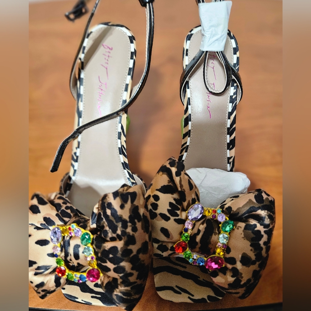 Betsey Johnson Leopard Bow Slingback Heels with Coordinating Trendology Handbag - Picture 2 of 14